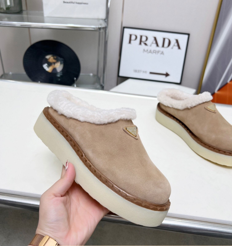 Pra*a slippers